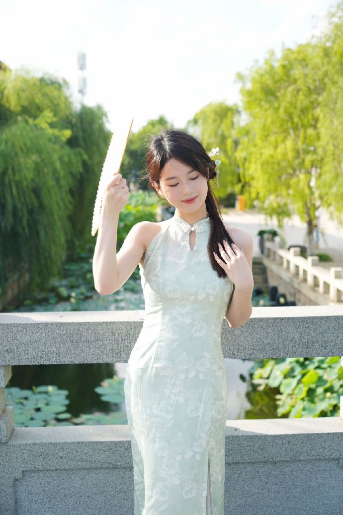 小妇人 封面