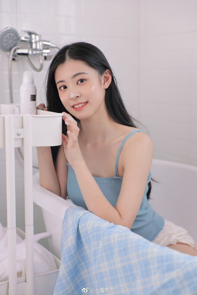 黑寡妇 封面